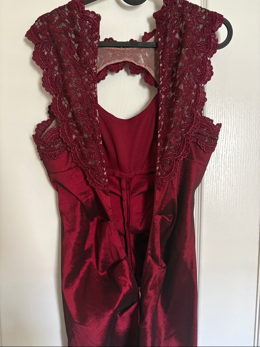 Xscape Burgundy Iridescent Lace-Detail Mermaid Prom Evening Gown - Picture 9 of 10